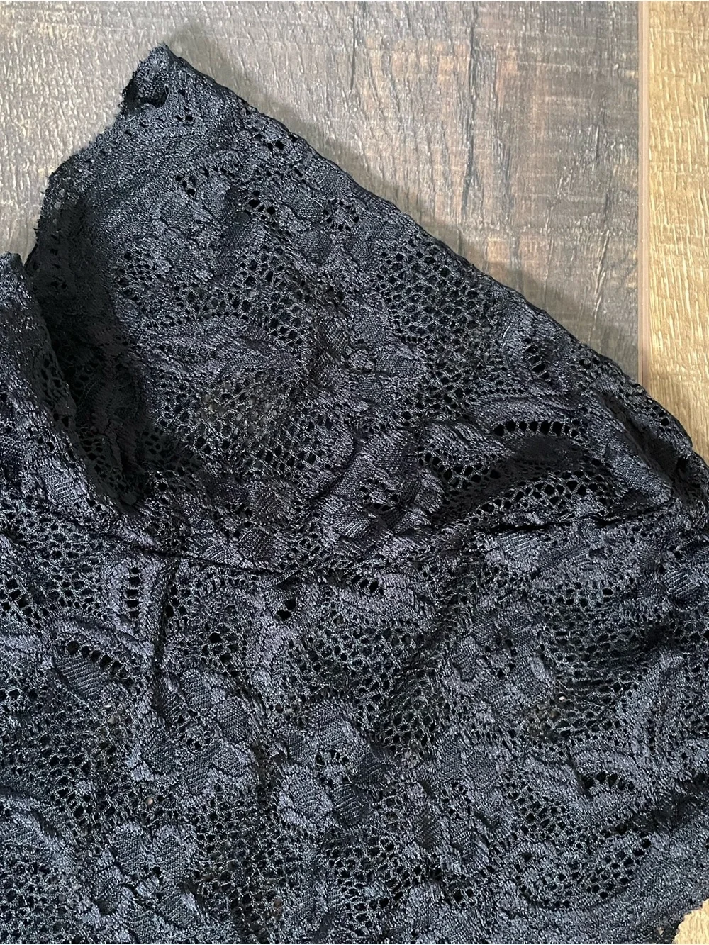 SHEIN Black See-through Lace Scalloped Sexy Crop Top